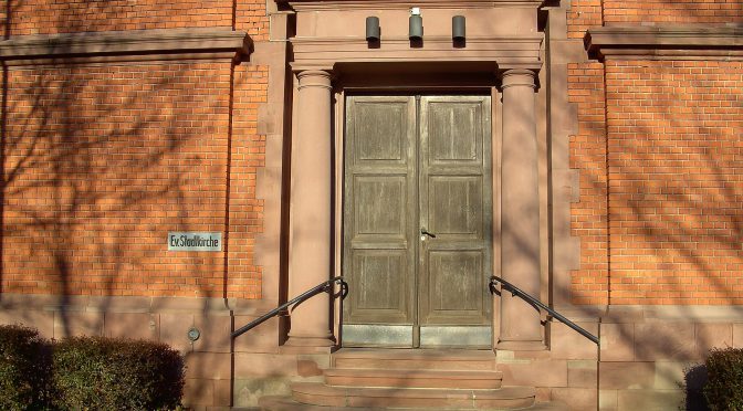 Portal der Evangelischen Stadtkirche Höchst